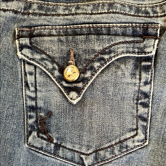 Blue Jeans - Picture 5 of 6